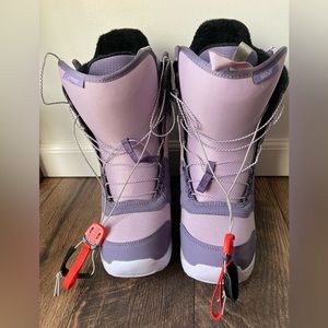 ***SOLD***Women's Burton Mint Snowboard Boots-Purple/Lavender***SOLD***